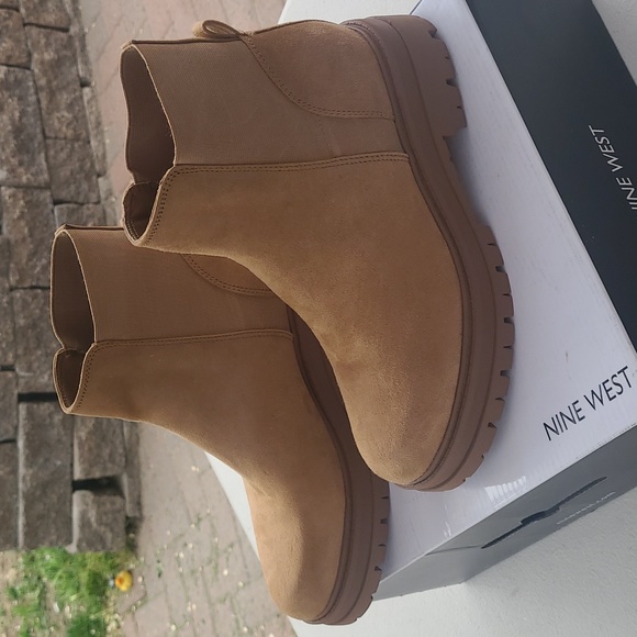 Ladie's booties - Picture 2 of 4